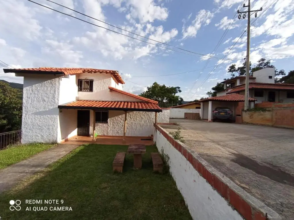 3 Bedrooms Cottage