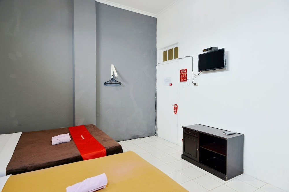 ZEN Rooms Basic Near Pasar Baru