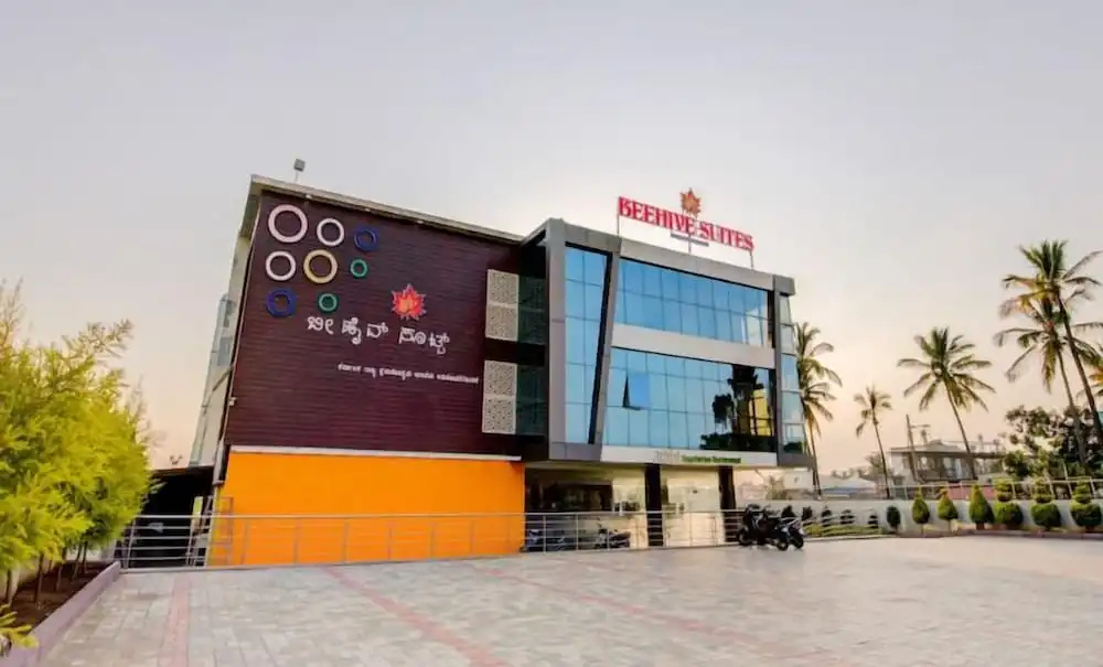 Hotel Beehive Grand
