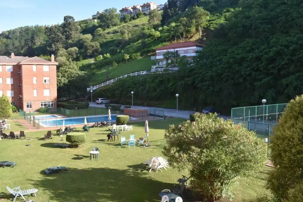 ¡Nuevo! Coqueto y cómodo apartamento con piscina y padel