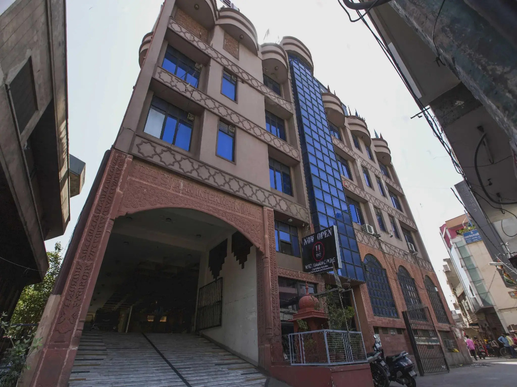 OYO 8412 Hotel Maharani Prime