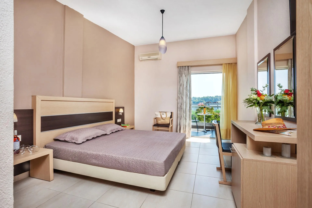 Standard Double room (full double bed)