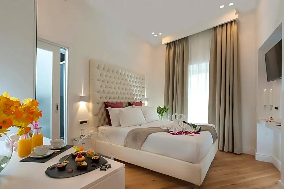 Standard Double room with city view (full double bed)