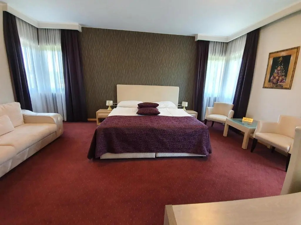 Deluxe Double room with balcony (full double bed)
