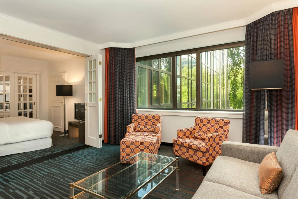 Executive Double Club Suite with city view (full double bed)
