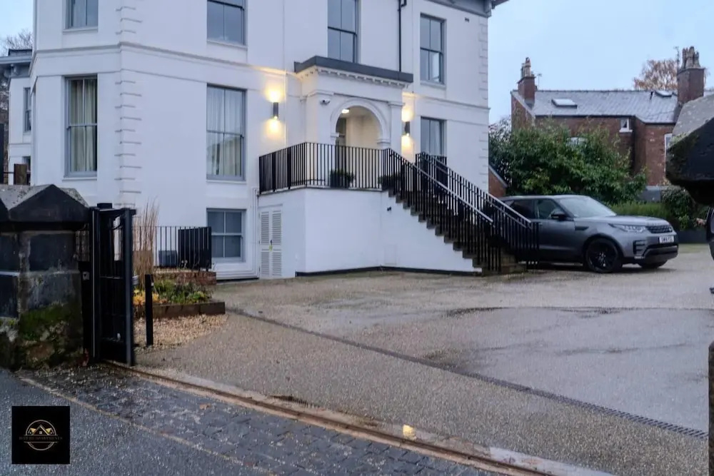 Lovely 3-bed Apartment in Altrincham