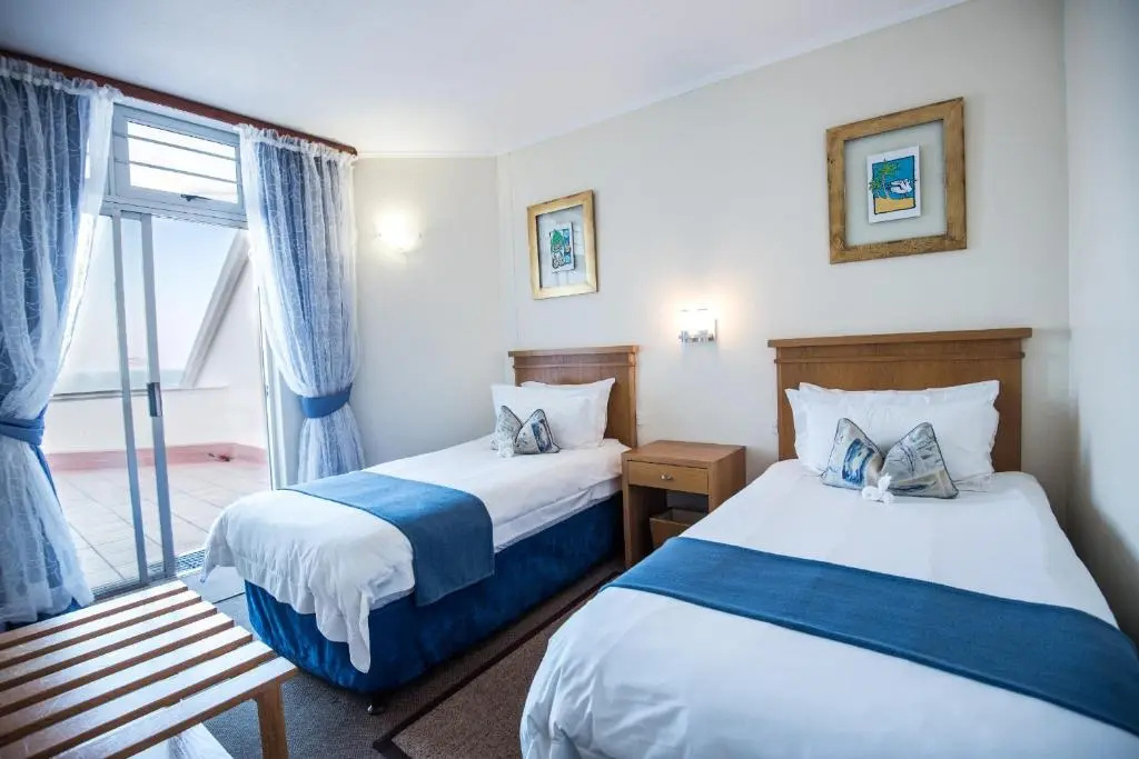 3 Bedrooms Apartment with partial sea view