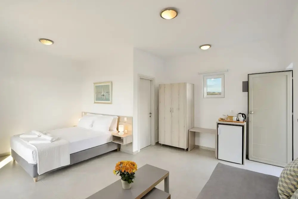 Standard Double room with sea view (full double bed)