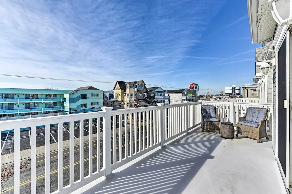 Wildwood Condo: Walk to Beach + Water Parks!