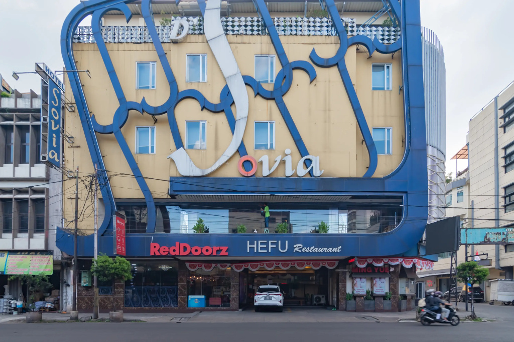 RedDoorz near Pasar Baru Bandung