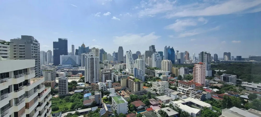 Newly Renovated 1 Bedroom Condo Nana