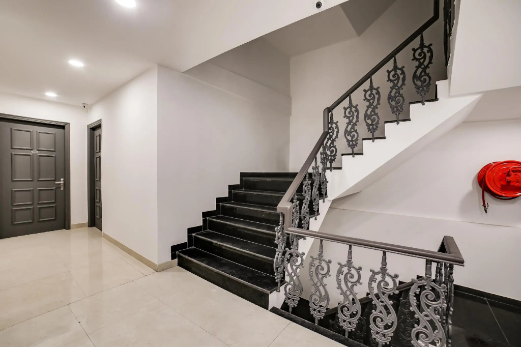 Lobby & Reception