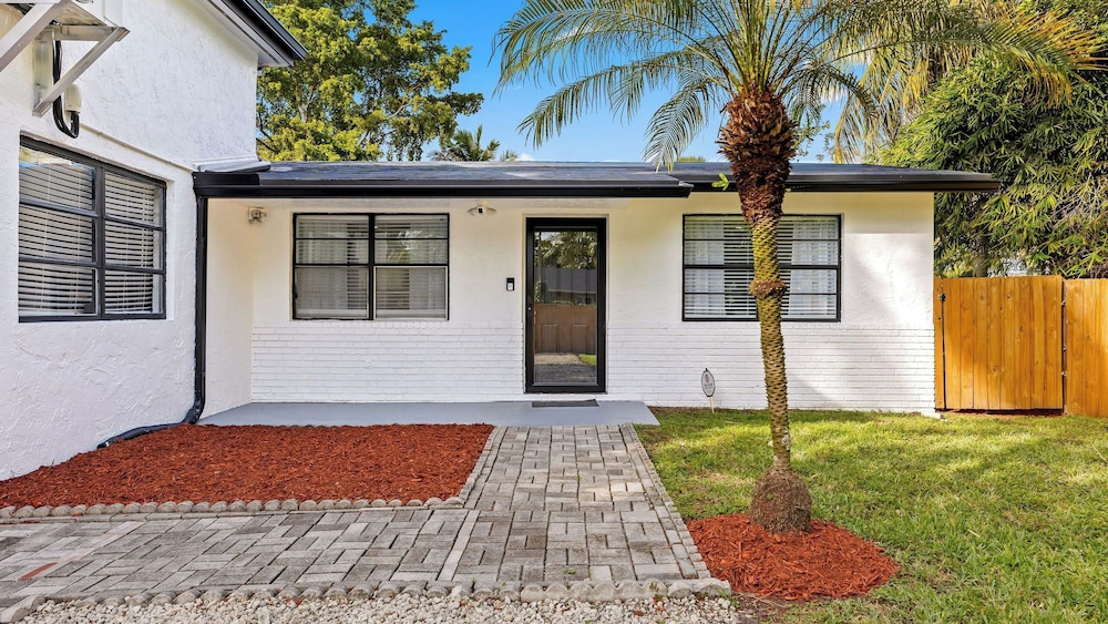 Hoop & Splash House by Avantstay Game Room + Pool + Firepit + Minutes to Las Olas