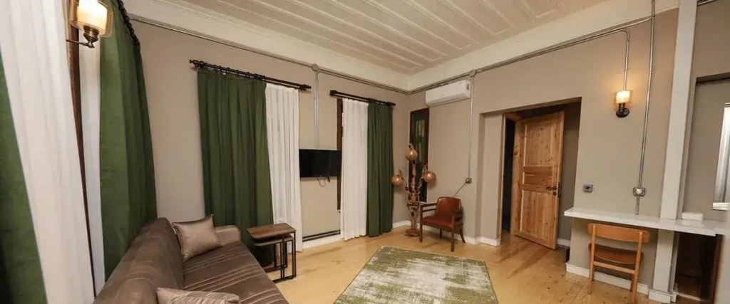 Lobby & Reception