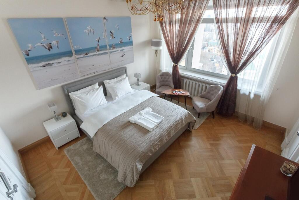 Kotelnicheskaya royal tower. снять посуточно москва котельническая. снять квартиру в сталинской высотке на двое суток на троих. 2-х комнатная квартира в высотке на котельнической. Kotelnicheskaya royal.