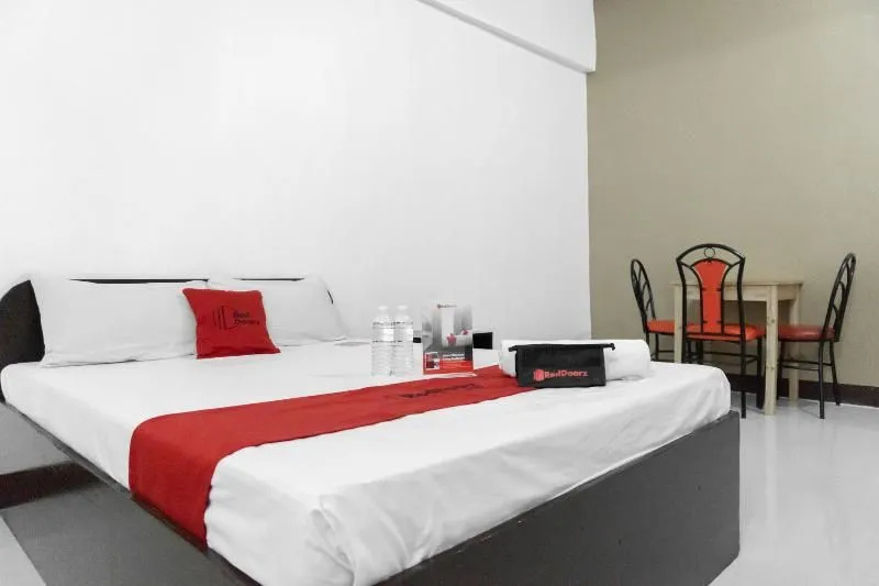 RedDoorz near SM City Muntinlupa