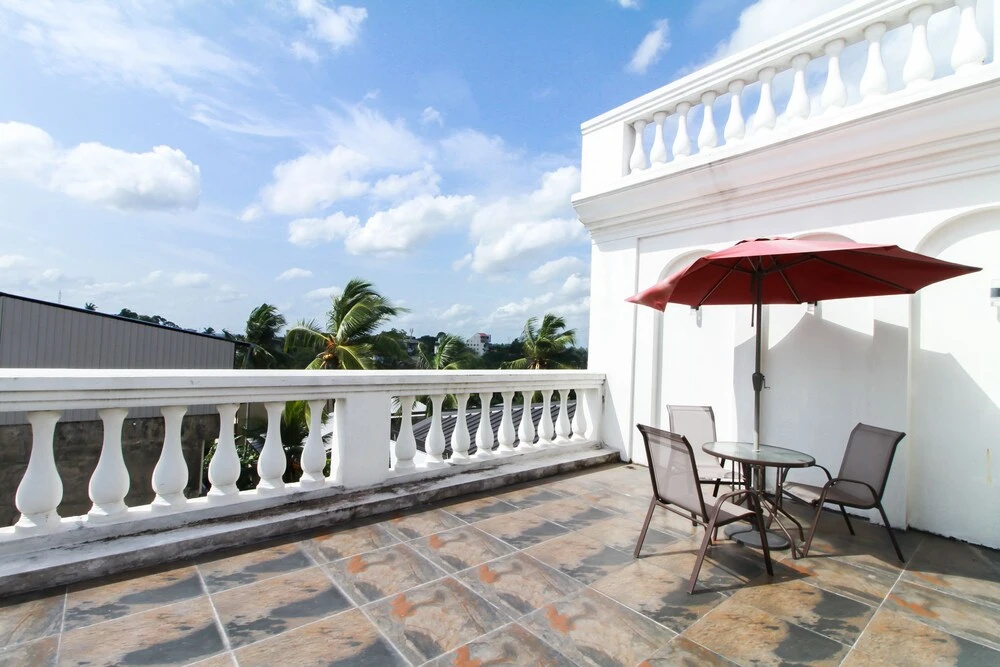 Hotel Queensbury by OYO Rooms