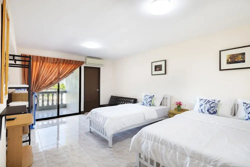Standard Double Family room with balcony (twin beds)