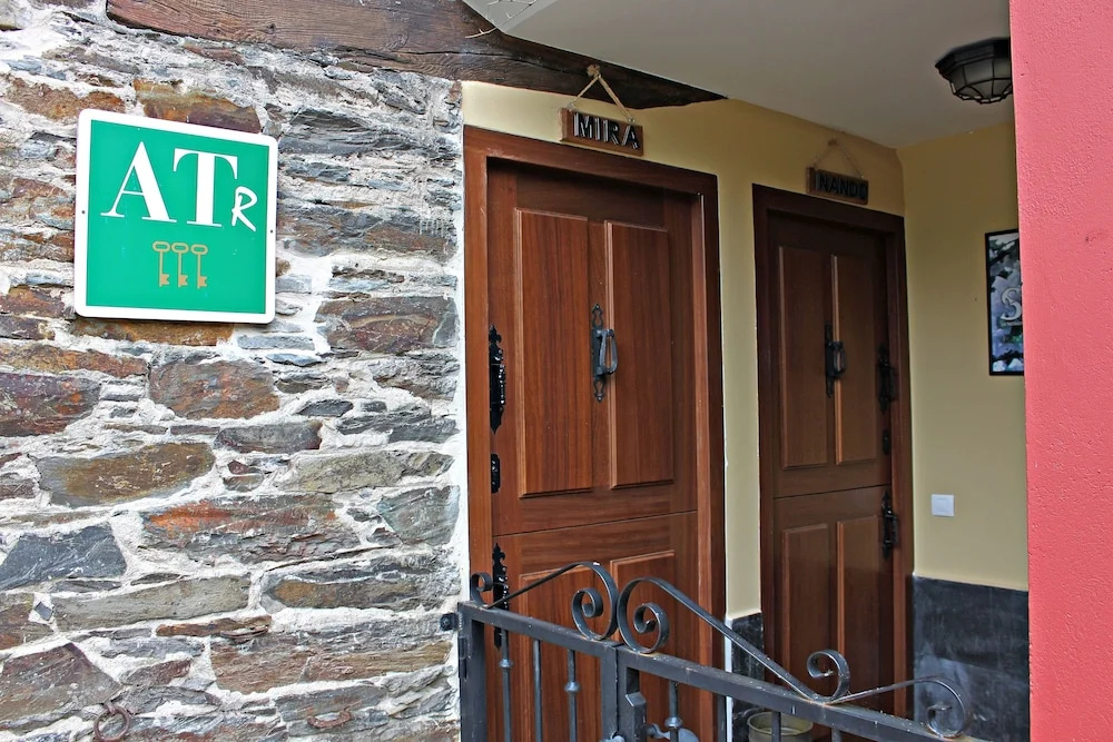 Apartamentos El Llago