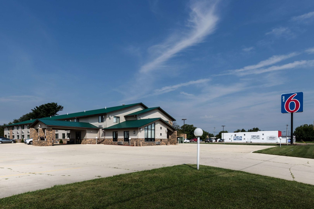 Motel 6 Kewanee, IL