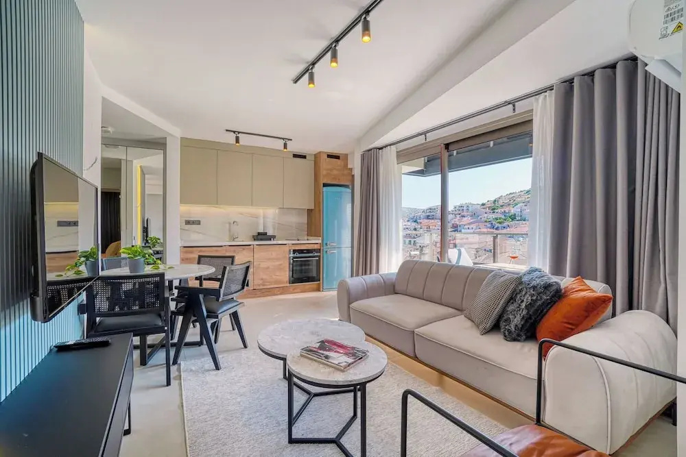 Executive Suite with balcony and with city view
