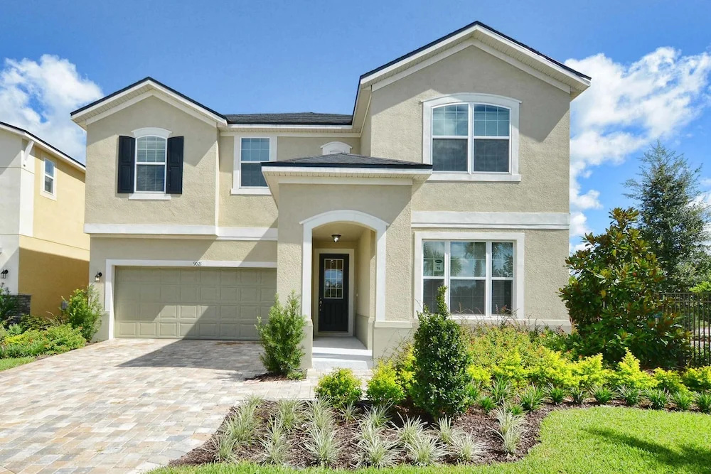 Solara 9 Bedroom House w Pool - 8100SA
