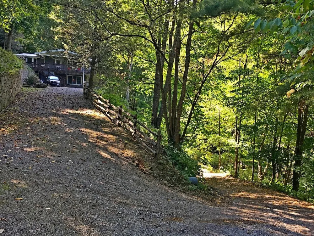Treehouse Falls - 2 Br Home