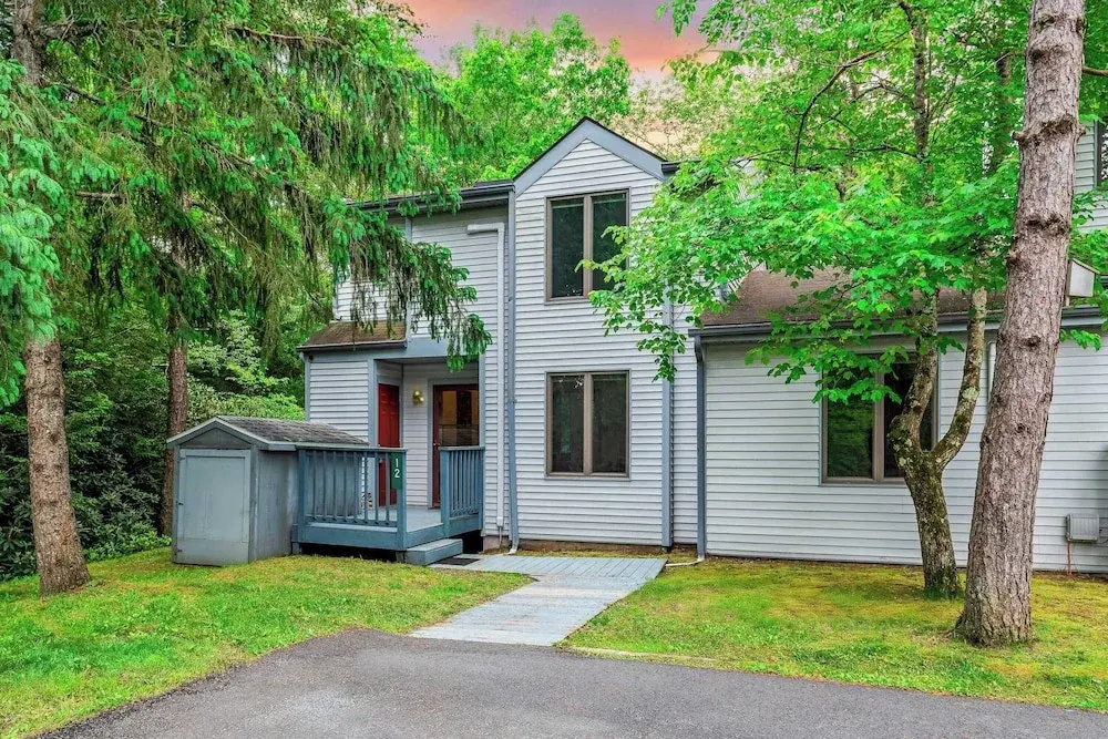 Harmony Ridge by Avantstay Fireplace, Large Deck & Forest Views