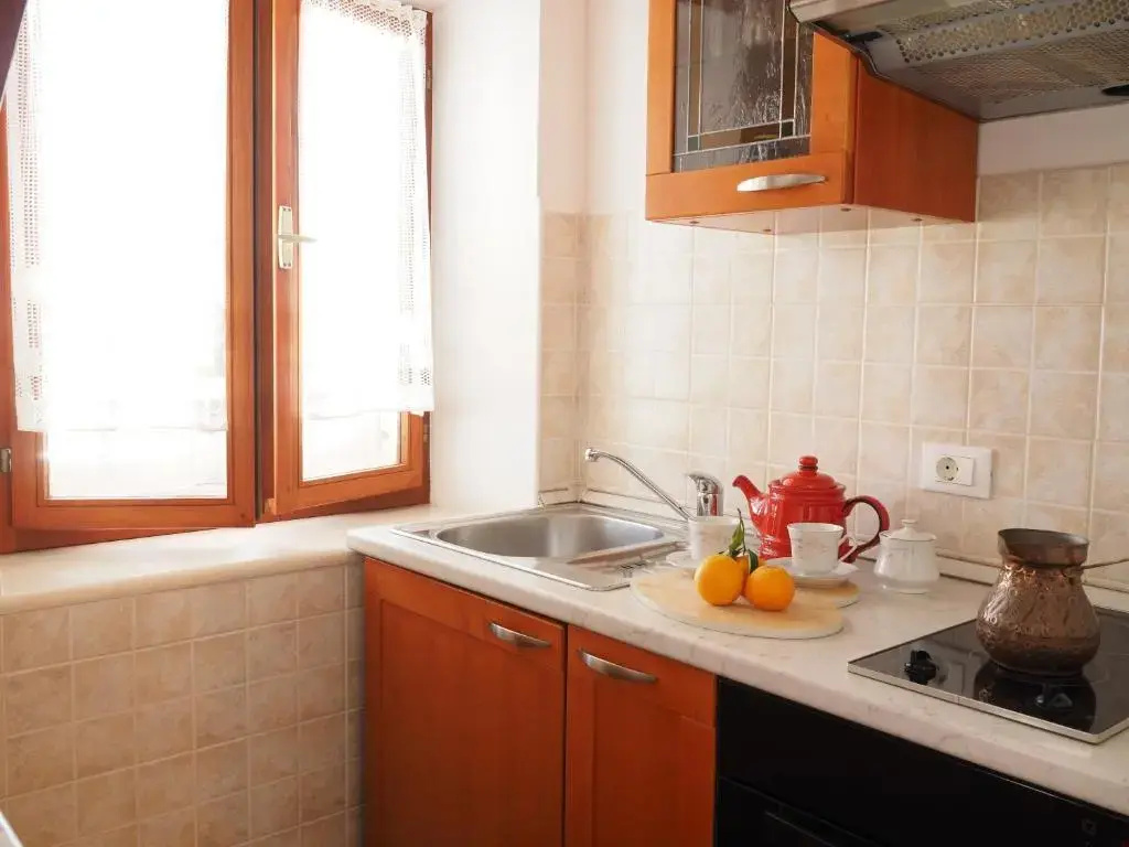2 Bedrooms Apartment with partial sea view