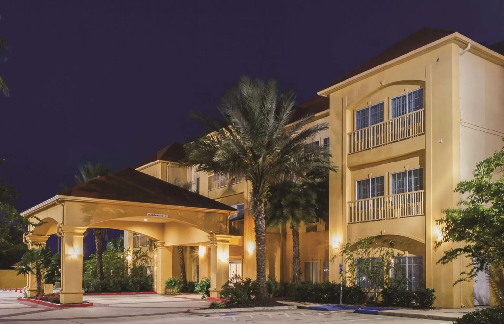 La Quinta Inn & Suites by Wyndham Winnie - Chambres