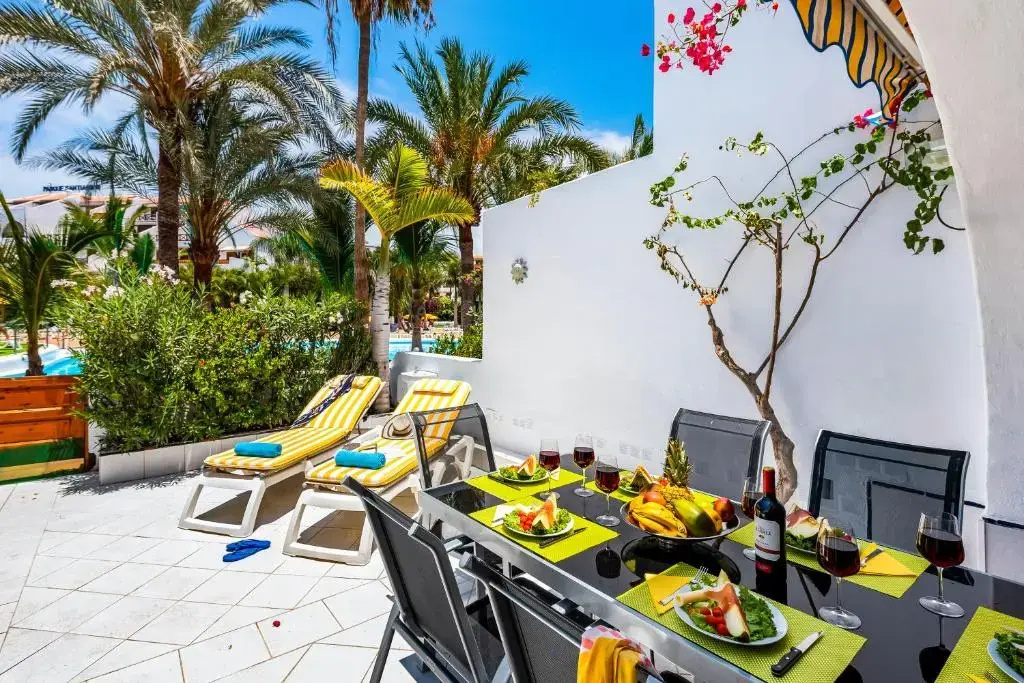 95 GREAT LOCATION IN Las AMERICAS, SEA FRONT!