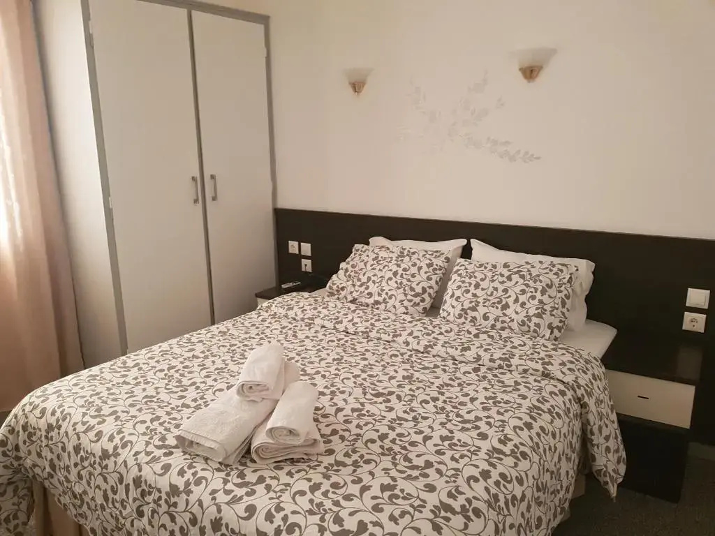 Standard Double room (full double bed)