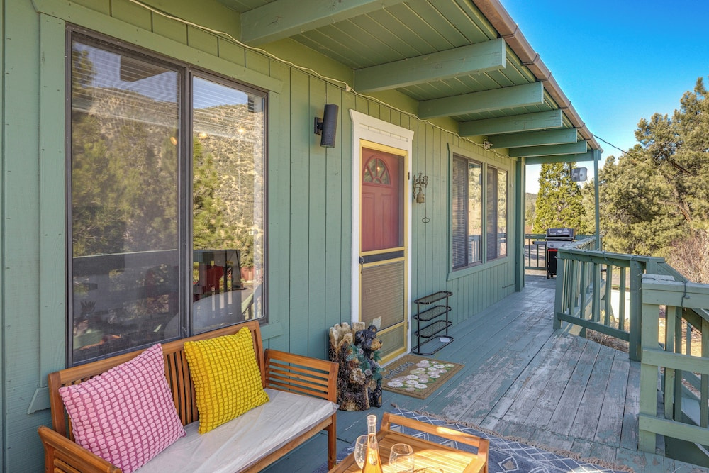 Mtn Views Near Hiking: Pine Mountain Club Getaway!