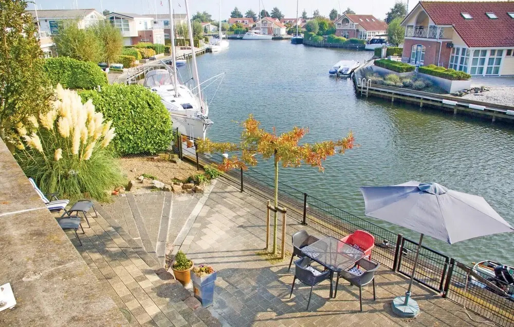 Nice Home in Workum With 3 Bedrooms and Wifi - фото 9