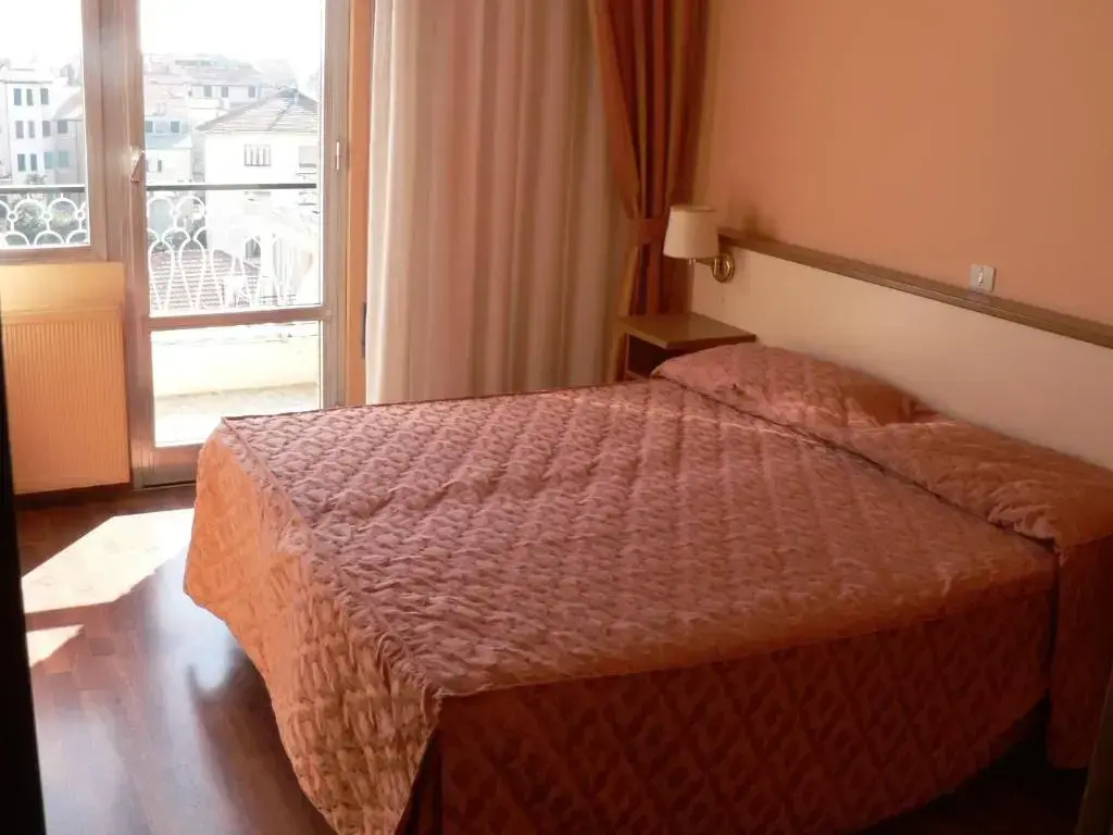 Standard Double room with balcony (full double bed)