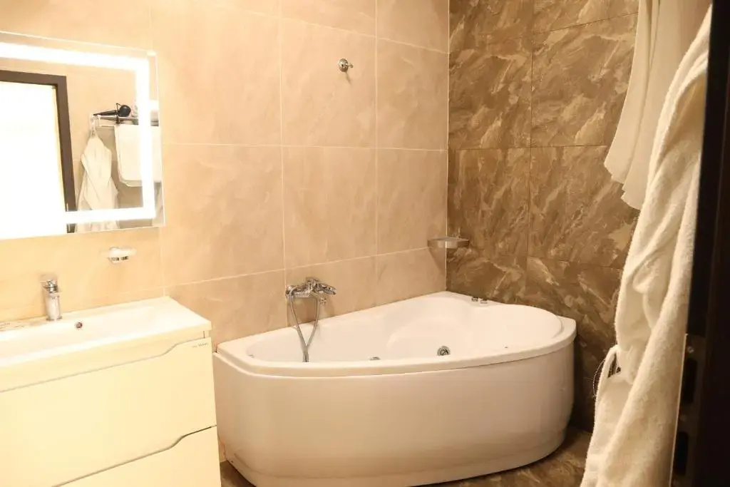 Double Suite (full double bed)