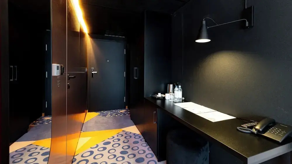 Lobby & Reception