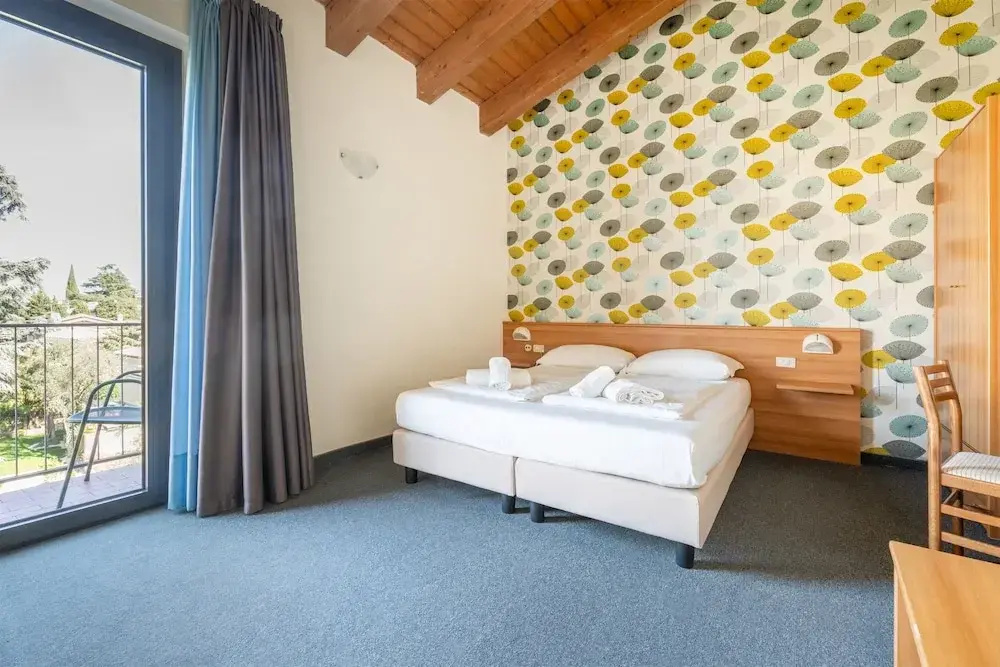 Superior Double room with balcony (full double bed)