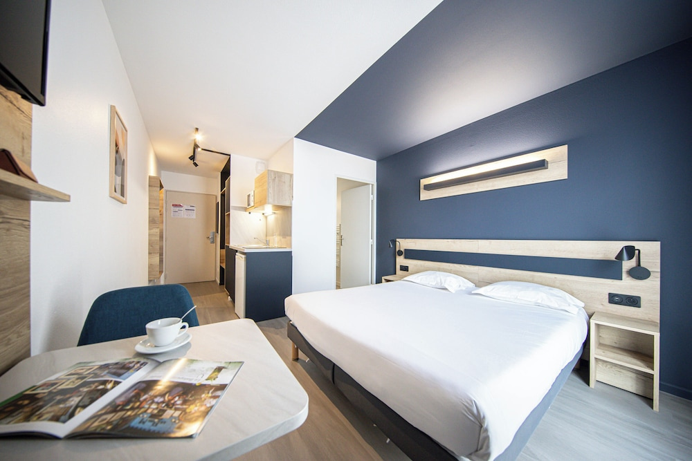 Premium Double Studio (full double bed)