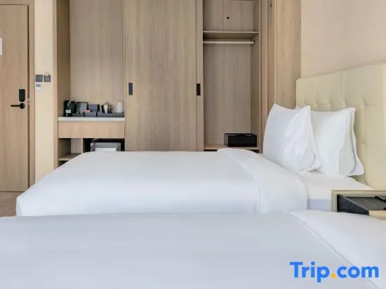 Трёхместный номер Deluxe в Laya Resort Phuket Island