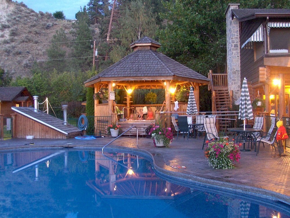 Sandy Beach Lodge & Resort