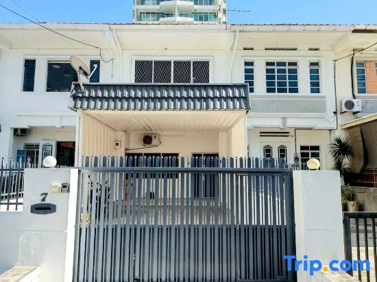 7 Peaceful GurneyTerrace 4BR15pax Shops & Eateries