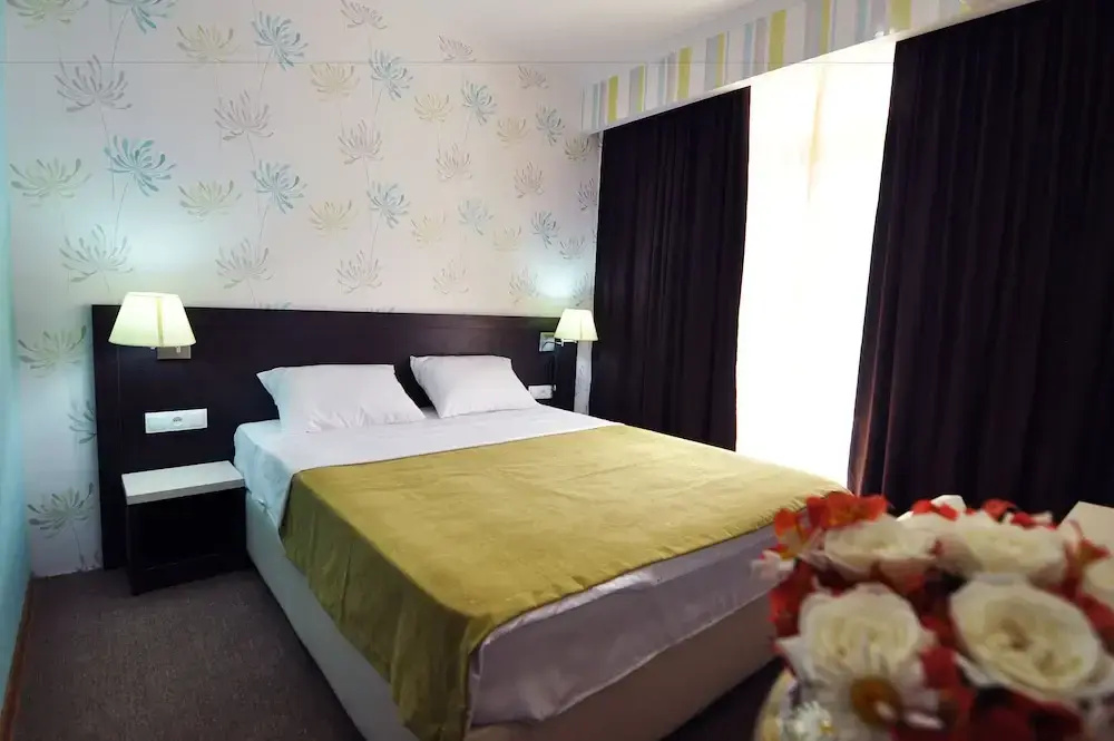 Deluxe Double room with balcony (full double bed)