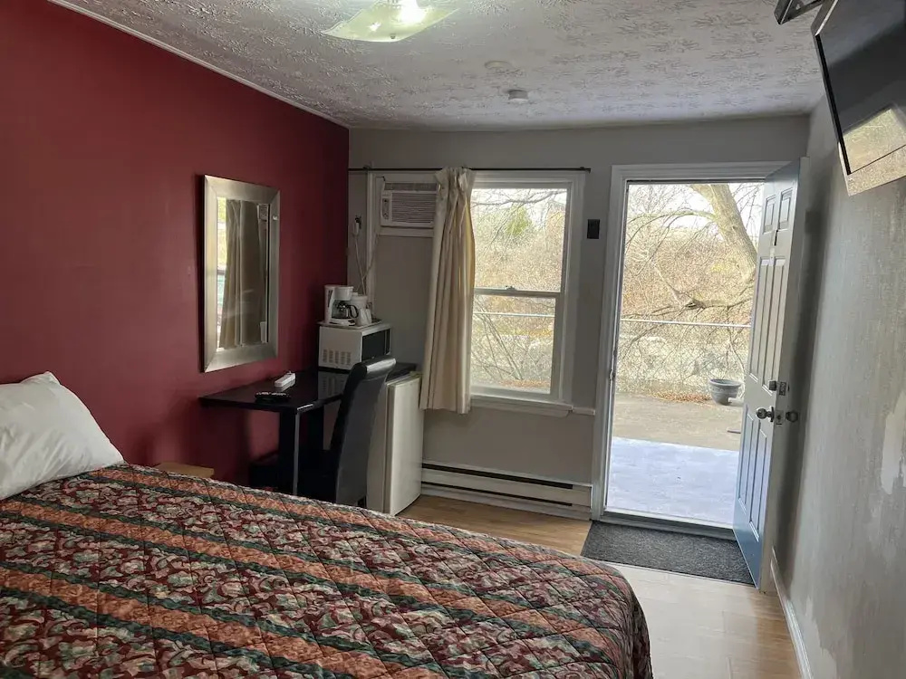 Standard Double room with river view (full double bed)