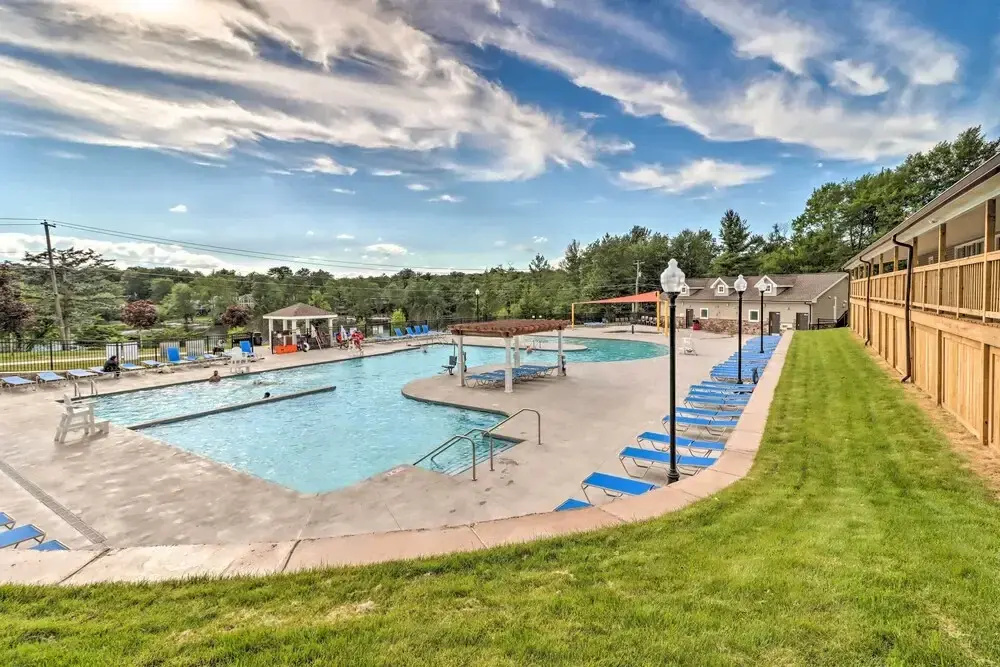 < 2 Mi to Dresser Lake: Home w/ Pool Access!
