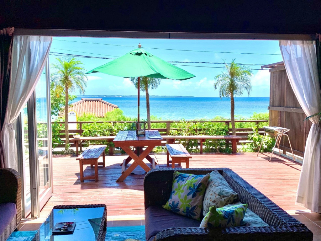 Standard Triple room with ocean view