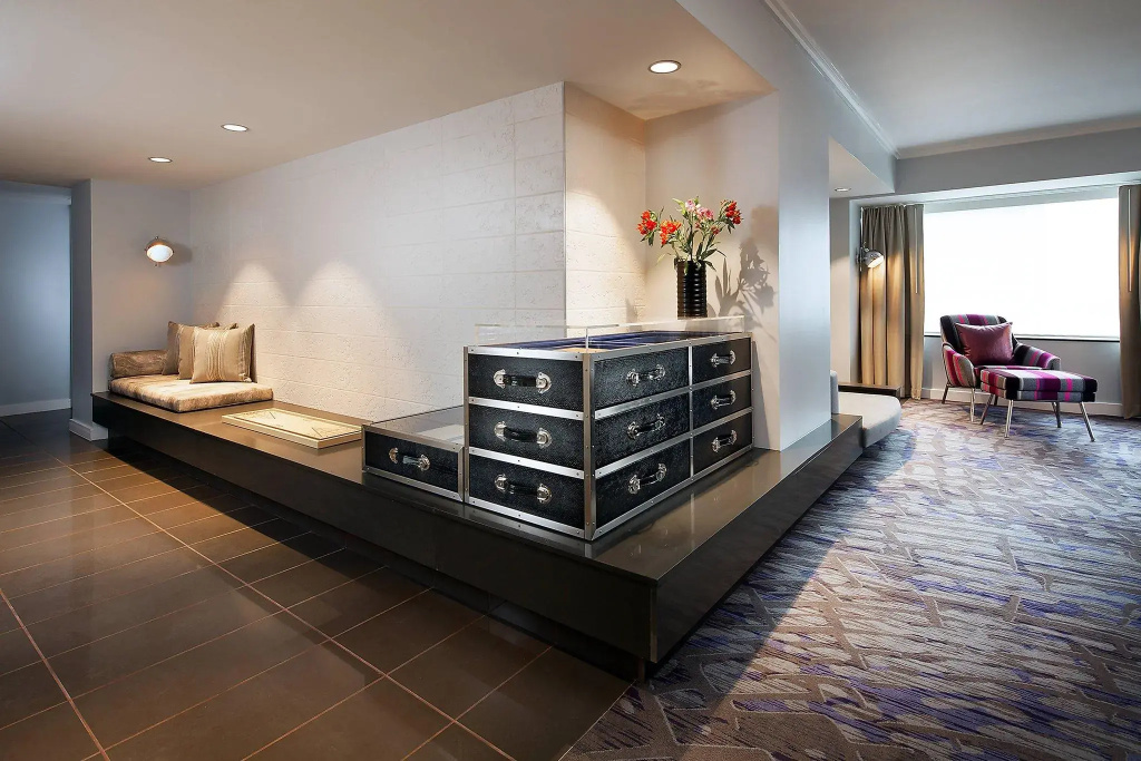 1 Bedroom Presidential Double Suite with city view (full double bed)