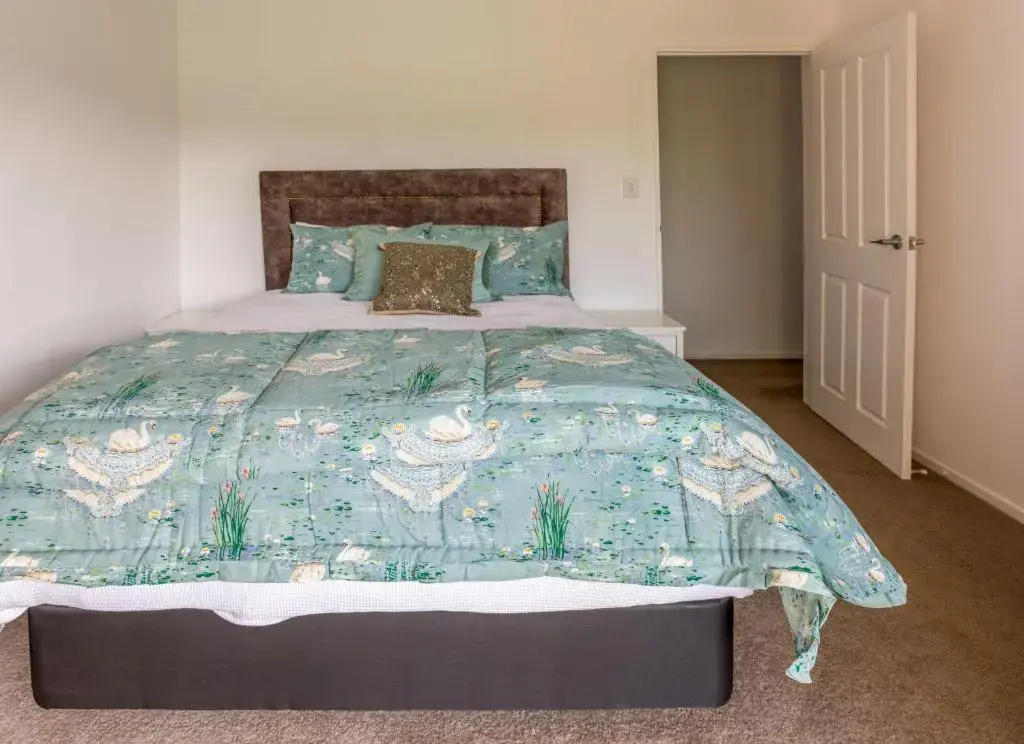 Deluxe Double room (full double bed)