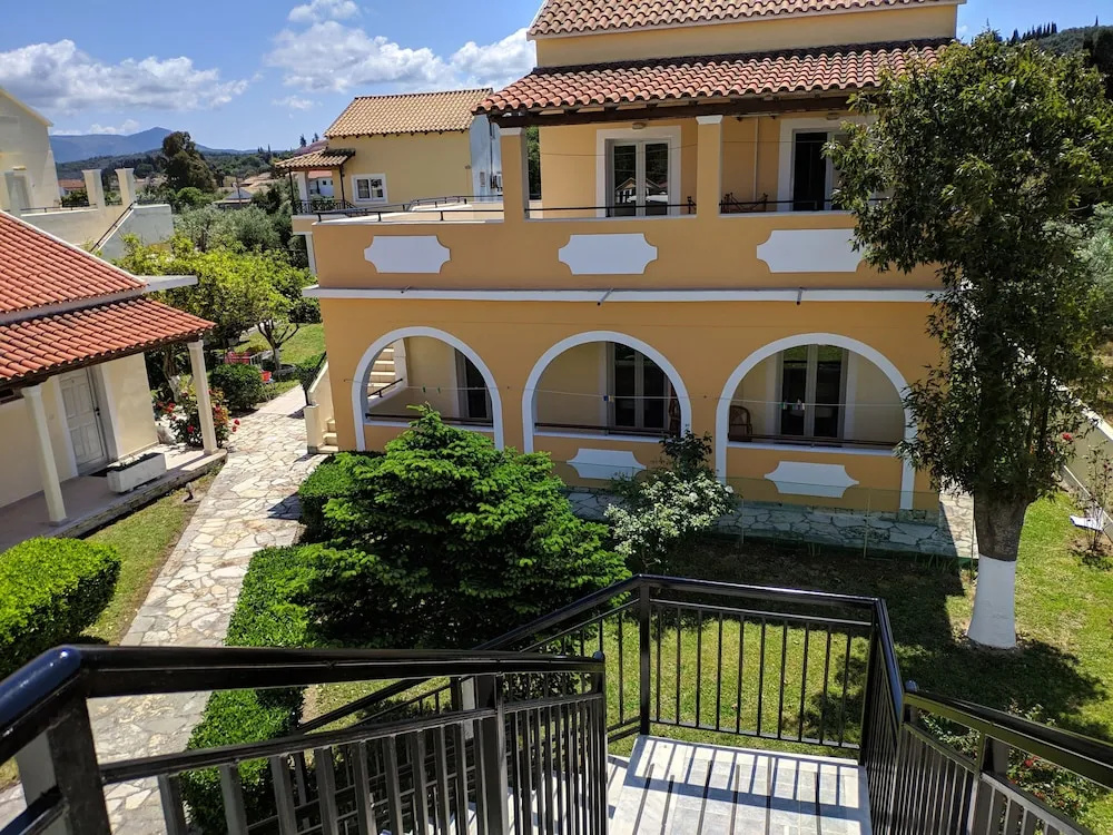Tondoris Apartments