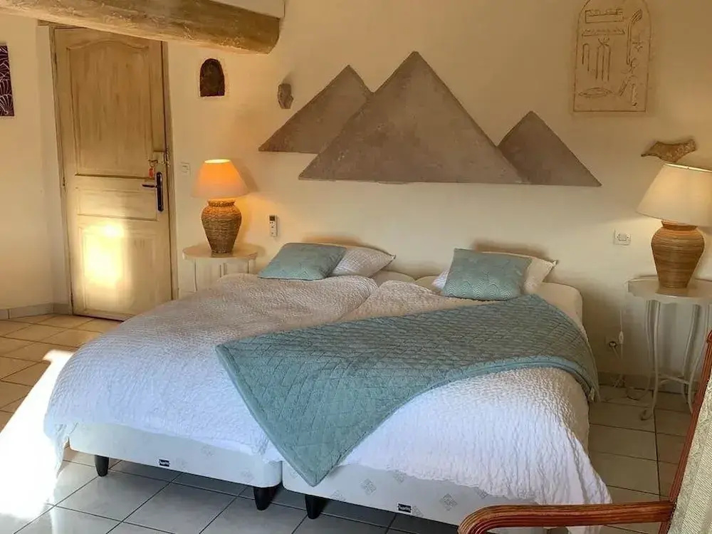 Standard Triple room